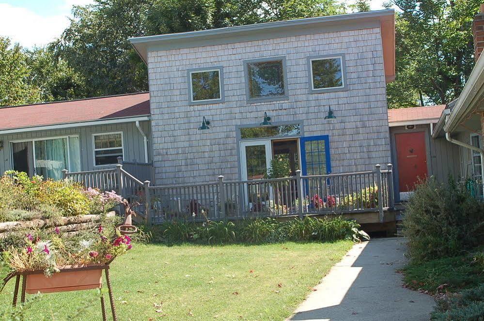 Inn At Charlotte B&B 伯灵顿 外观 照片