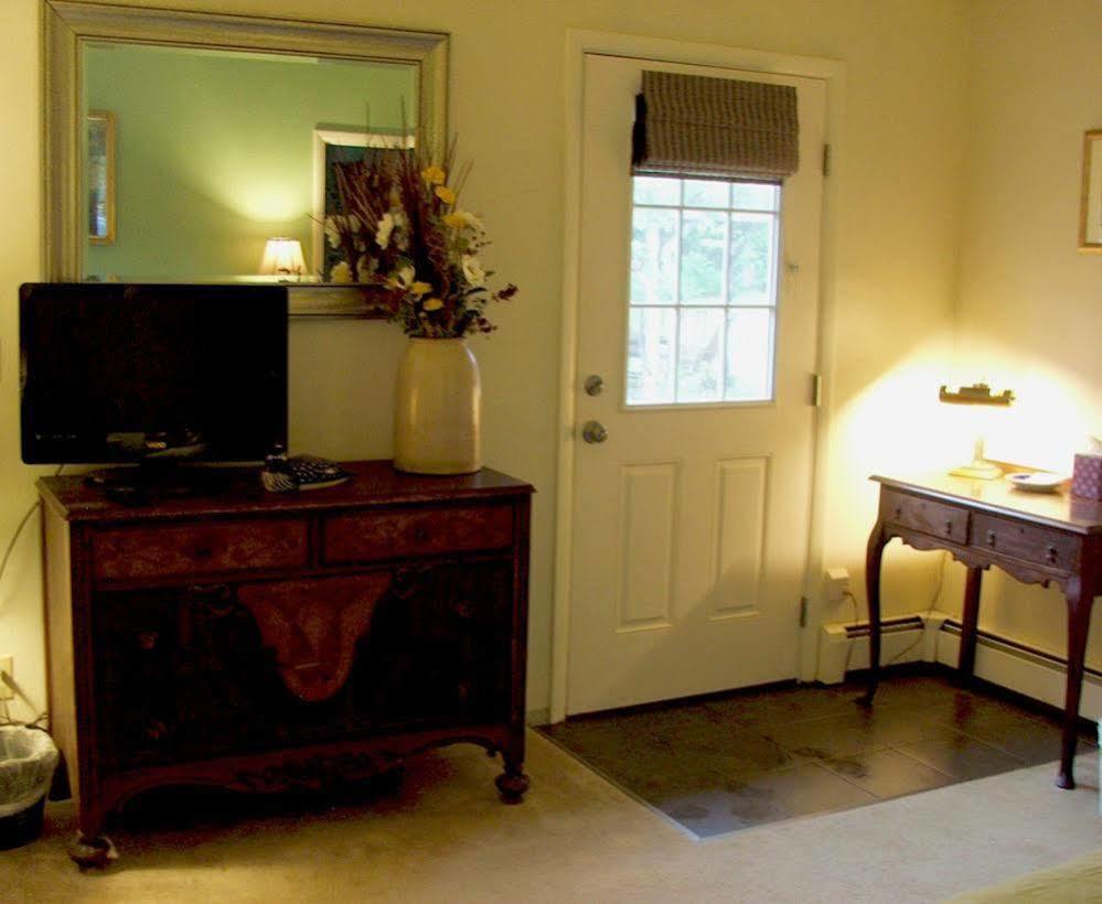 Inn At Charlotte B&B 伯灵顿 外观 照片
