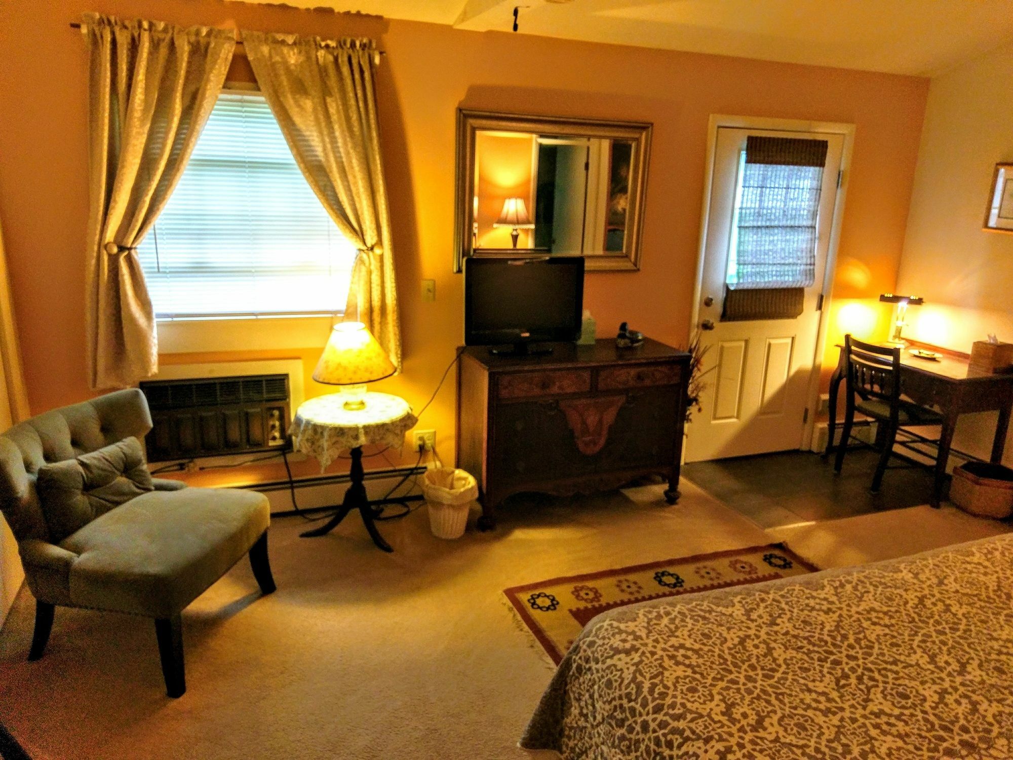 Inn At Charlotte B&B 伯灵顿 外观 照片